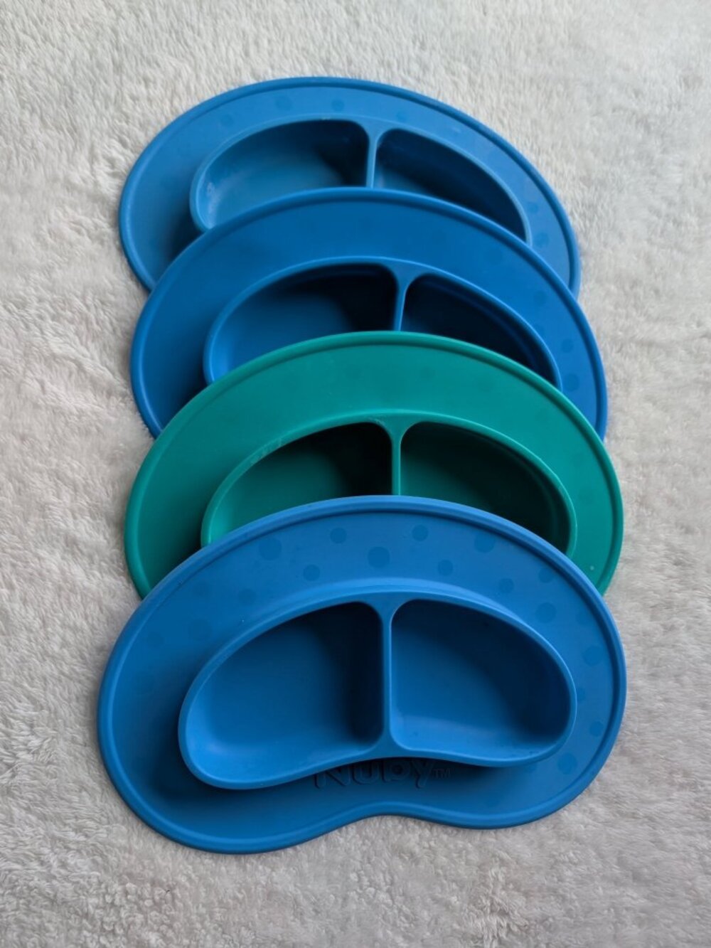 Nuby Sure Grip Miracle Mat 2-Section Plates 4 pack